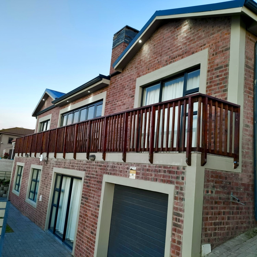 5 Bedroom Property for Sale in Reebok Western Cape